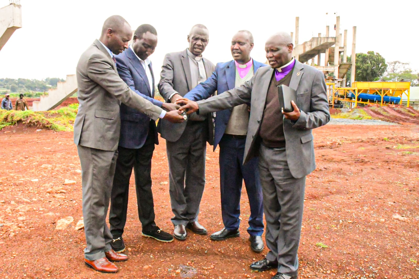 Bishop Aron Kwambai (right) leading other church leaders during the special prayers sessions at the historic Kamariny stadium, Elgeyo Marakwet county.