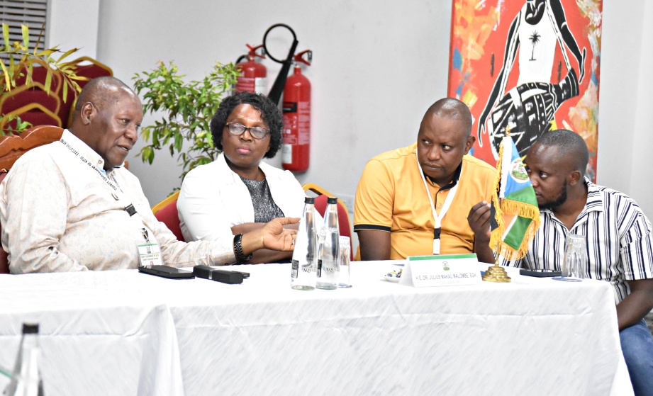 Kitui Governor, Julius Malombe, in discussion with the Kitui CEC for Health, Ruth Koki, and chief officers in the health sector Aggrey Kamba and Benson Musyoka.