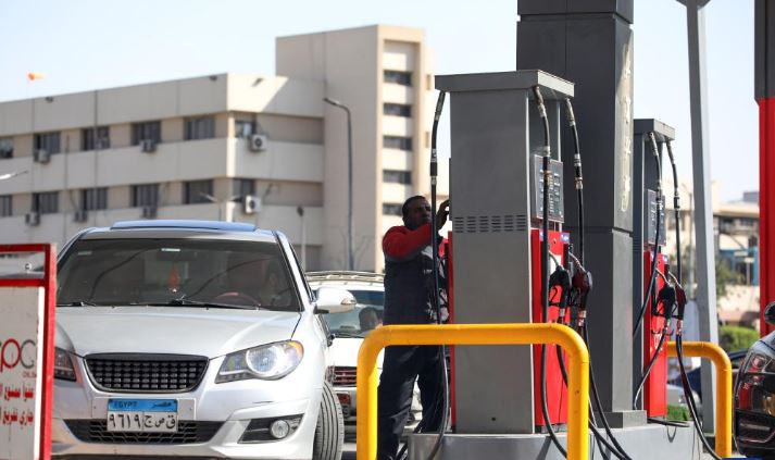 People refuel their vehicles at a gas station in Cairo, Egypt, on March 10, 2026. (Xinhua/Ahmed Gomaa)