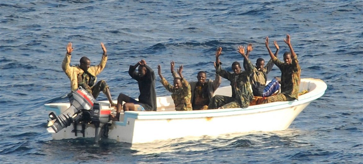 Suspected pirates wait for members of the counter-piracy operation to board their boat/Fil