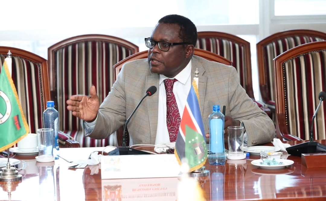 Gov Kenneth Lusaka Rocks Shorts and Tie for Kibabii Alumni Day