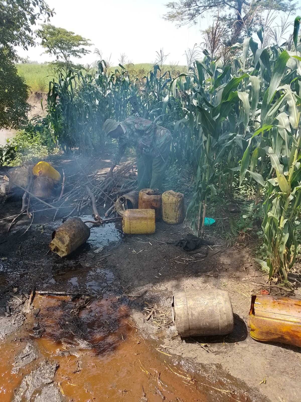 Police destroy 3,300 litres of illicit brew in Kisumu-Migori crackdown
