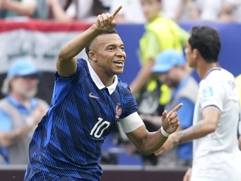 The Matchday Crystal Ball: Heavyweights collide in final World Cup group matches