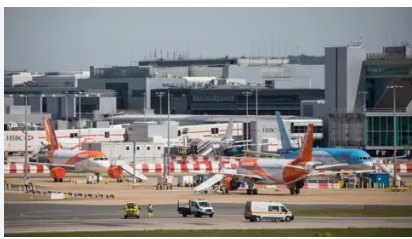Hundreds of Heathrow and Gatwick flights delayed due to thunderstorms