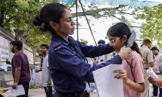 Tight security as Indian students resit exam after alleged paper leak