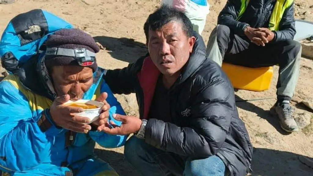 Missing guide found on Mount Everest after 'miracle' self-rescue