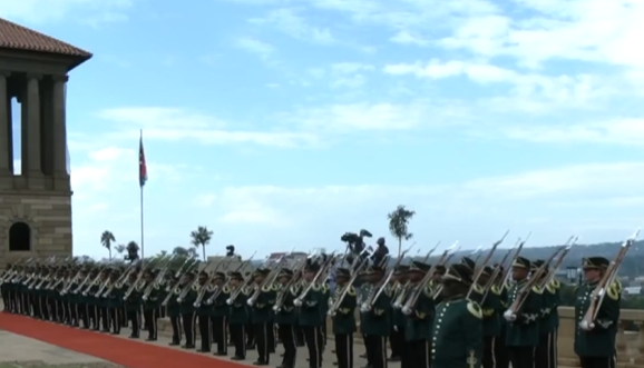 Ruto gets 21-gun salute on South Africa visit