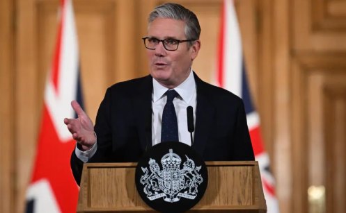 Under-16s to be banned from social media, Starmer announces