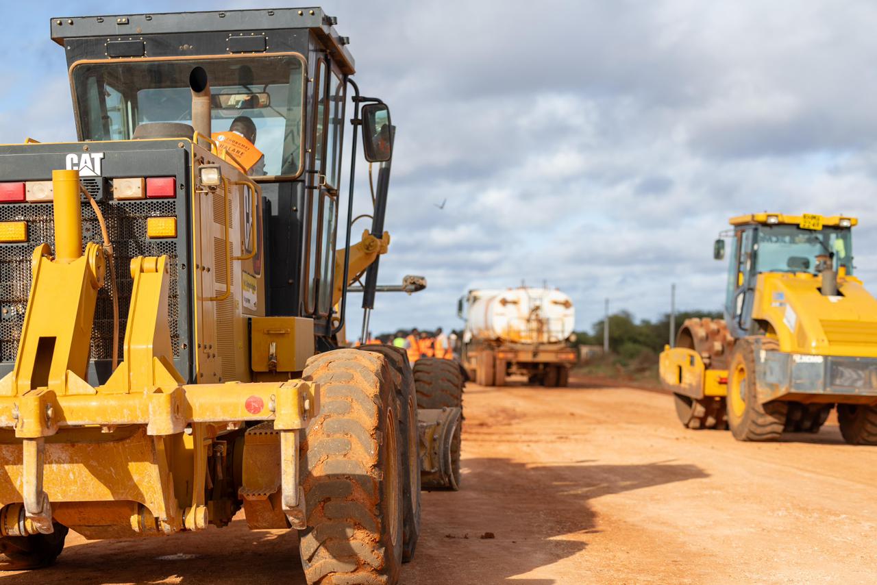 [PHOTOS] Ruto inspects Tarbaj-Kotulo 64Km road in Wajir