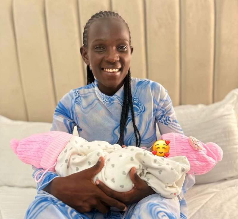 Dem Wa Facebook: I Gave Birth to My Twin Daughters A Month Ago