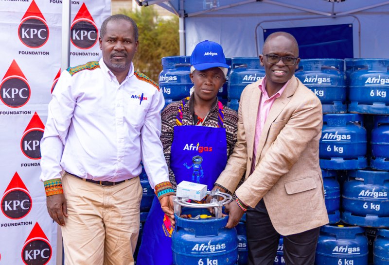 100 Viwandani households get clean cooking kits in KPC drive