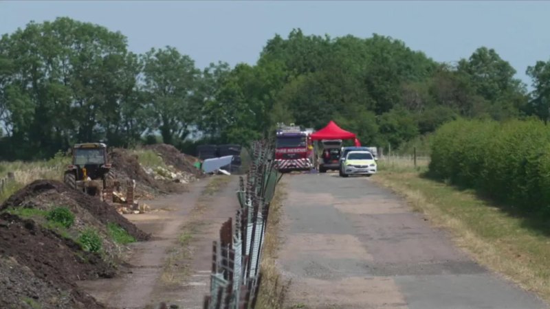 Pilot dies after plane crash near airfield