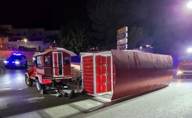 Tourist train overturns and injures 17 in Spain