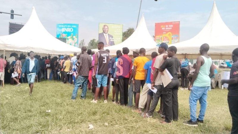 [PHOTOS] Kisumu shuns demos, queue to register as voters