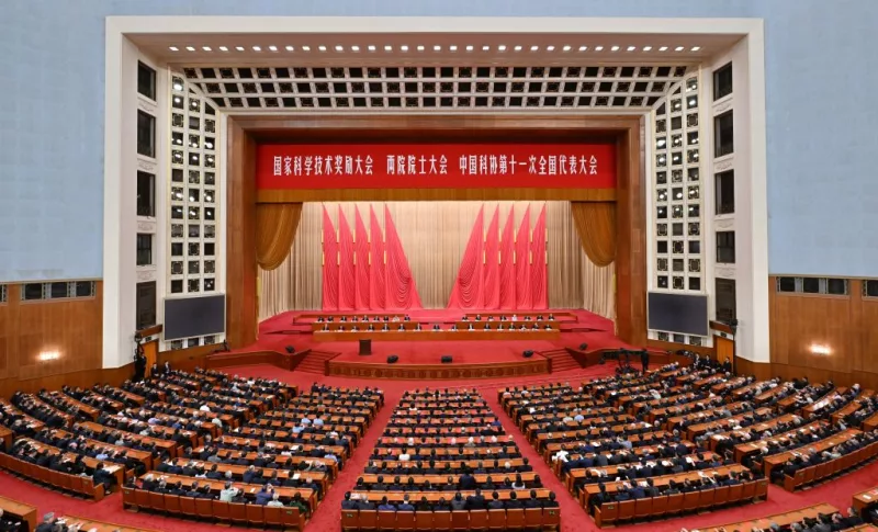 Xi presents China's top sci-tech award, delivers important speech