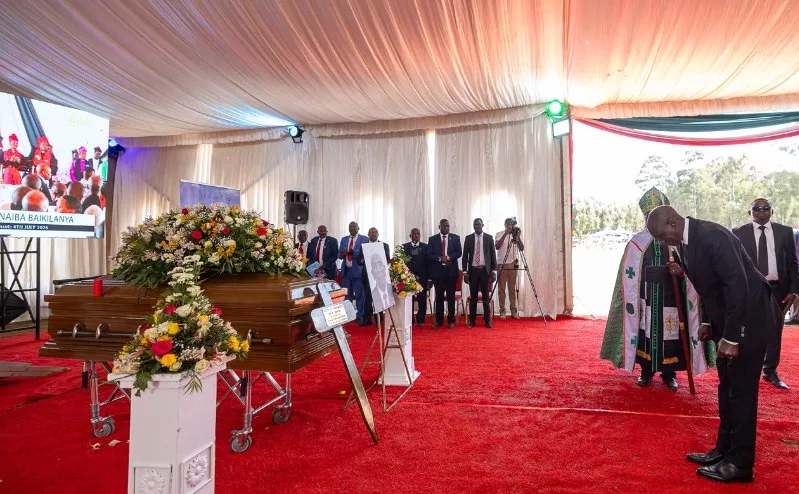 [PHOTOS] Ruto attends burial of Igembe North MP's father