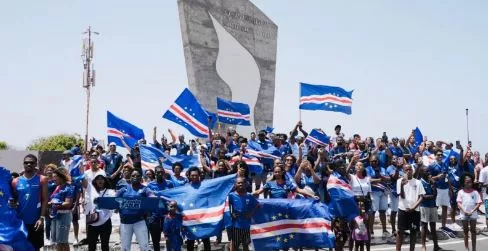 Thousand welcome home Cape Verde footballers