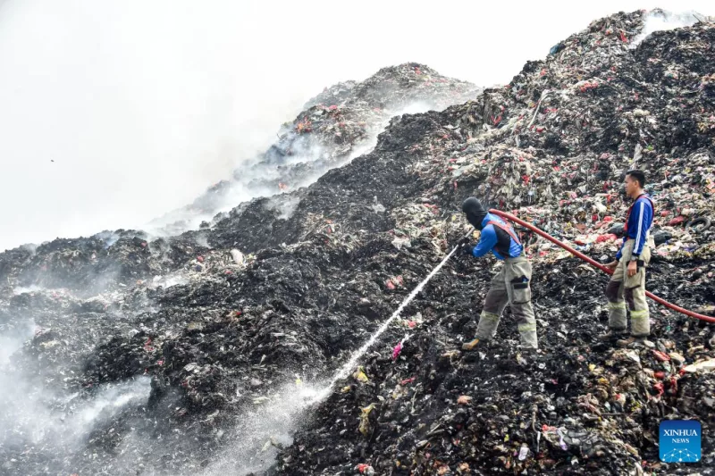 Mountain of rubbish in Indonesia on fire for more than a week