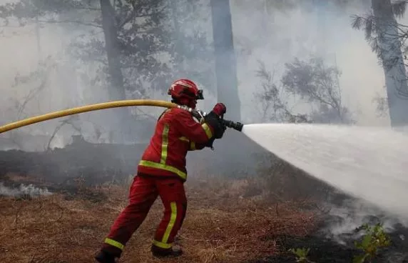 Wildfire rages as tens of thousands evacuated in France