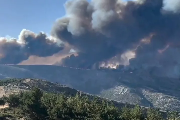 More than 220,000 evacuated in France and Spain due to wildfires