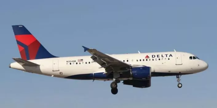 Plane hit by firework while landing in Chicago