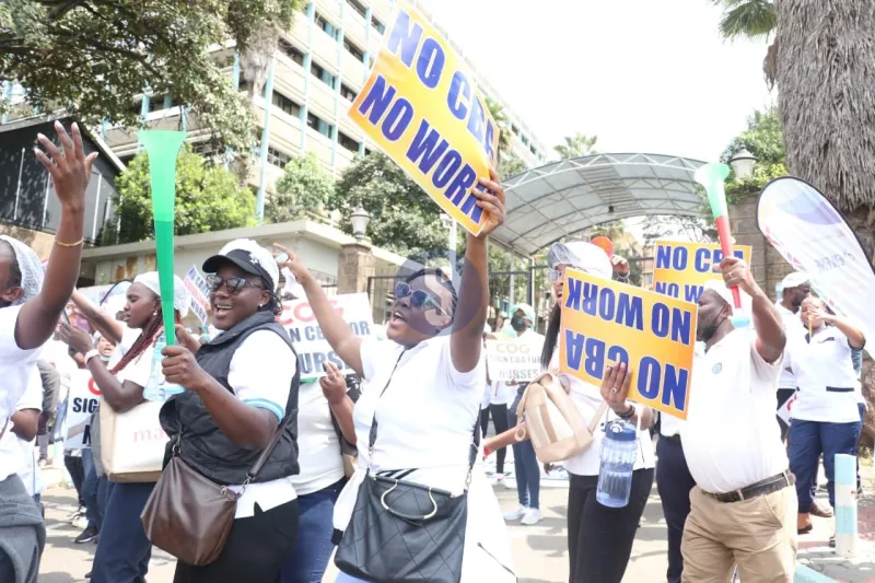 [PHOTOS] Nurses hit streets as strike begins