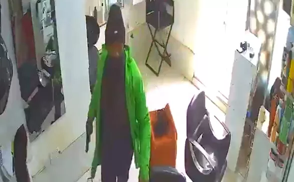 Gunman Terrorises Woman in Ruaka, Steals Ksh 100k Phone