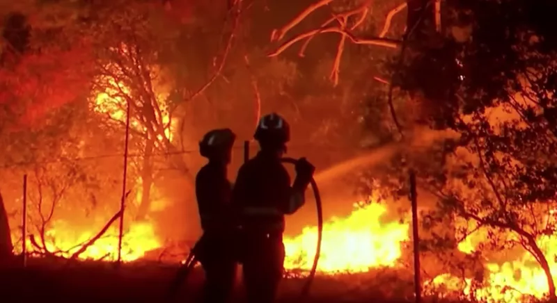Wildfires in south-west France flare up as region braces for new 40C heatwave