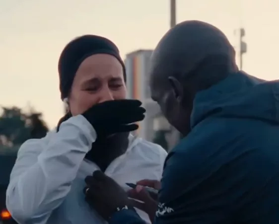 Fan breaks down after meeting Eliud Kipchoge in Brazil