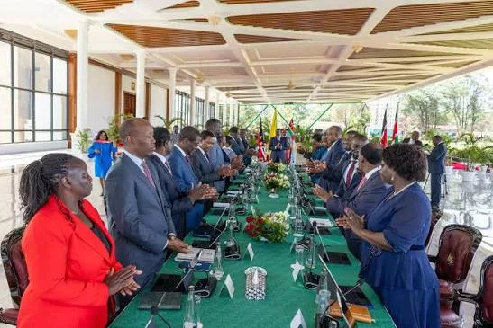 High Court disagrees about hiring and sacking Cabinet Secretaries