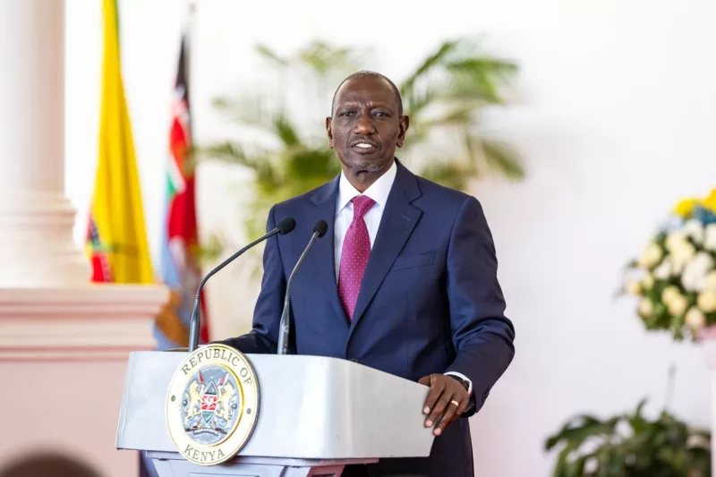 Kenyans spend over 4hrs on social media daily - Ruto