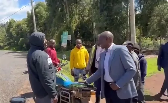 Habari muungwana! Ruto interacts with Kitui locals