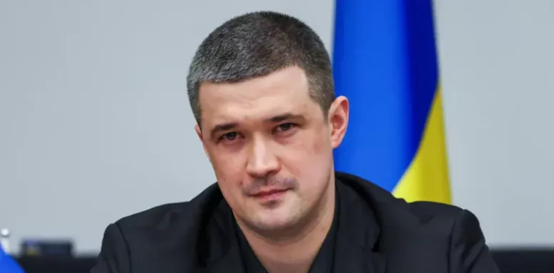 Sacked Ukrainian defence minister calls for presidential election