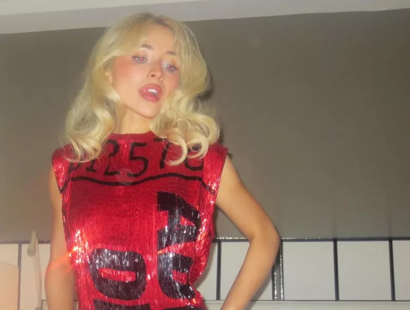 Sabrina Carpenter Pays Tribute to Dolly Parton