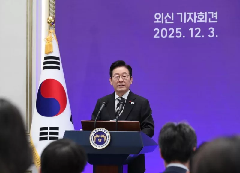 South Korea proposes talks to officially end war with North