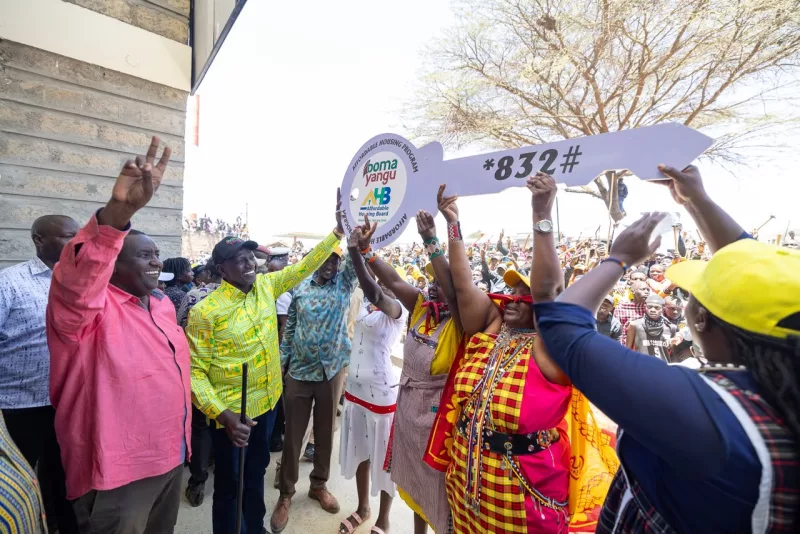 [PHOTOS] Ruto opens modern Ololulung'a market in Narok