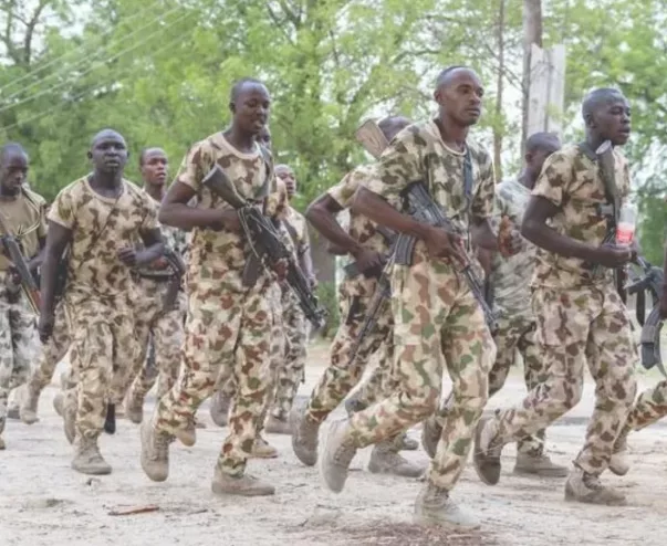 Nigeria's president orders a 80% salary increase for junior soldiers