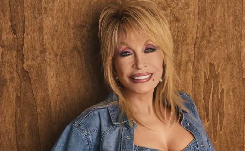 Trump Orders Flags Lowered for Dolly Parton