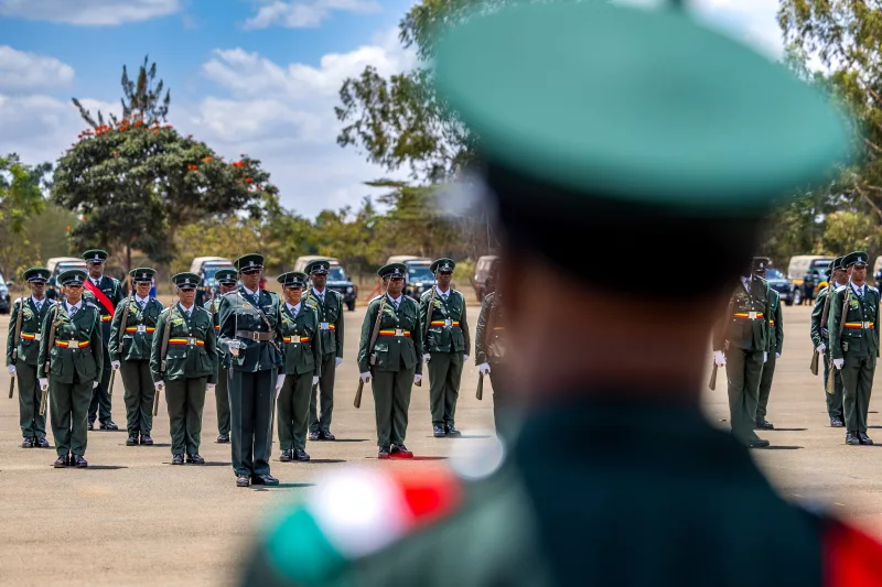 Ruto promises better pay, housing for prison officers