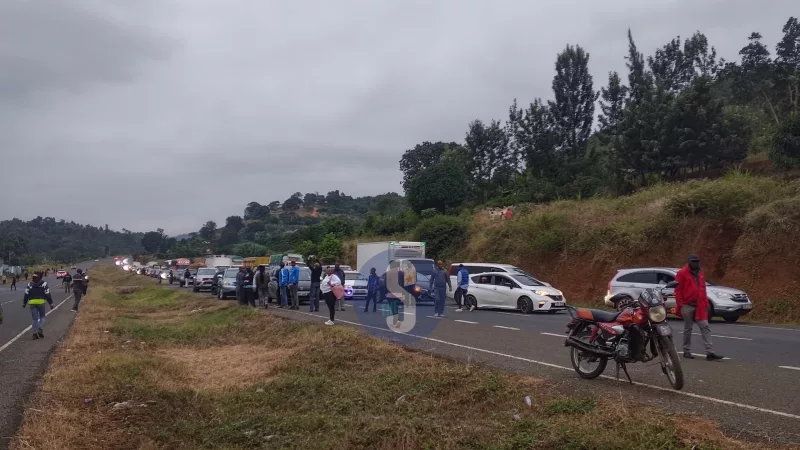 [PHOTOS] Sagana-Nyeri traffic paralysed after hit-and-run