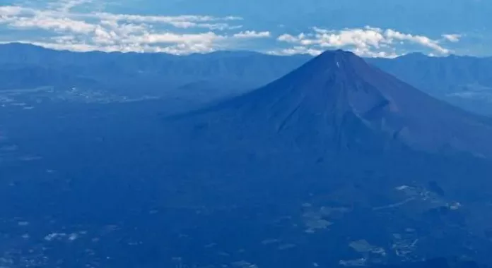 Father leaves 7-year-old son alone on Mount Fuji to continue hike