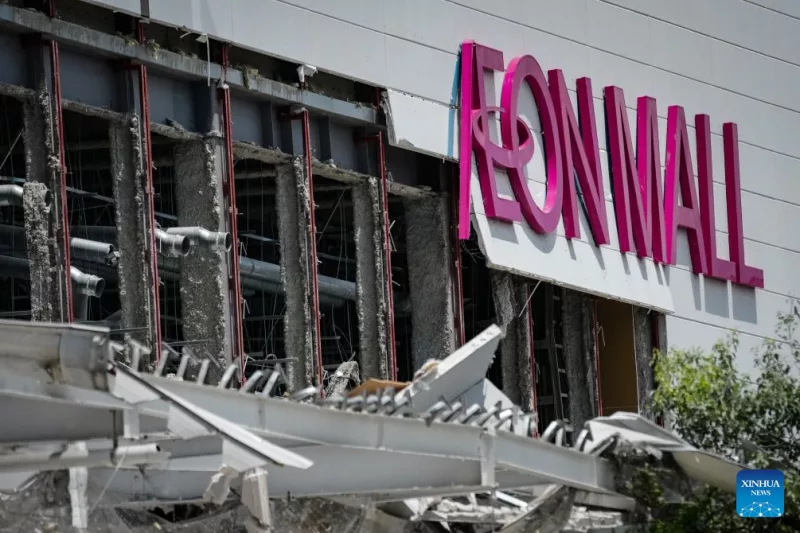 Two workers killed in blast after re-entering quake-hit Japan mall