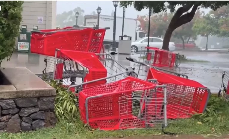 Hurricane Lala lashes Hawaii with strong winds and torrential rain