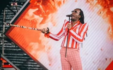 Female Fans Resume Bra-Throwing Tradition at Charisma’s Latest Concert