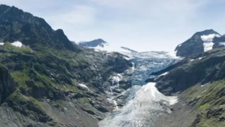 Bodies of two hikers missing for decades found