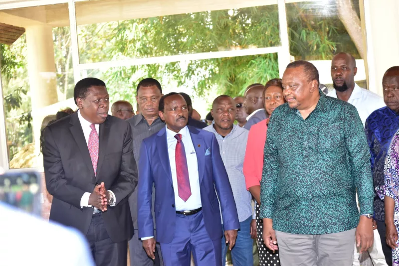 Uhuru receives heroic welcome at Wamalwa memorial