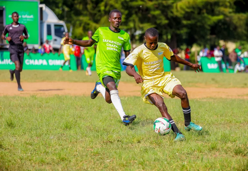 Lugari Progressive battle Red Commandos during the Safaricom Chapa Dimba Season 5 Kakamega County final at Approved School in Kakamega/ HANDOUT