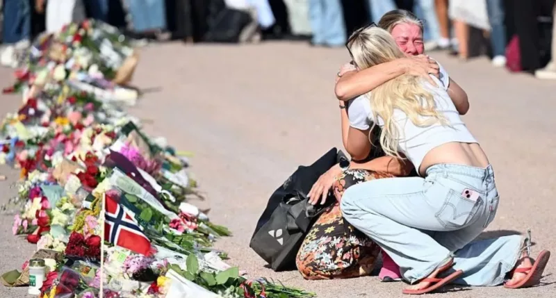 Norwegians lay flowers at palace as King's health worsens