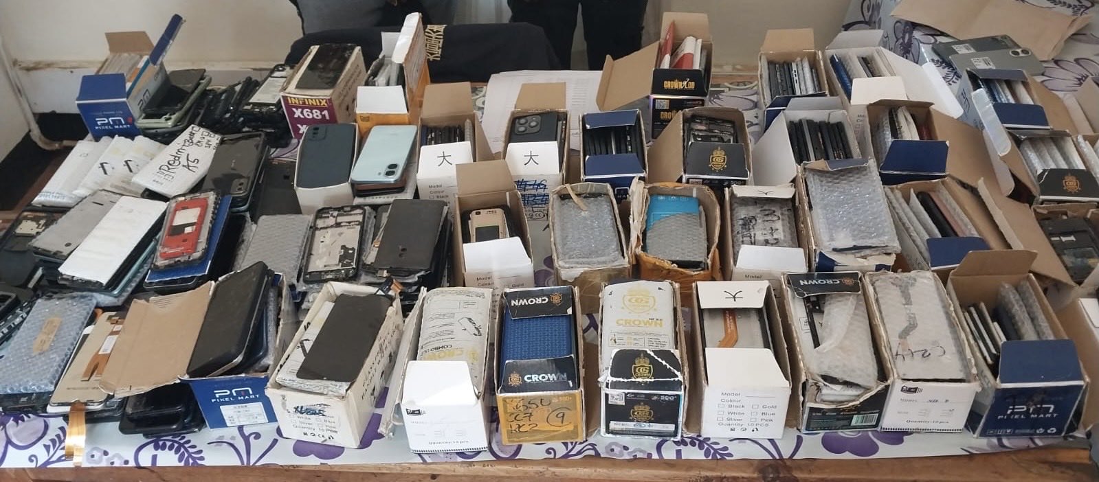 Police arrest two, recover over 500 phones in Kisii raid