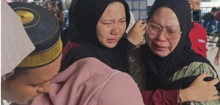 Six dead, 130 missing after Indonesian ferry capsizes
